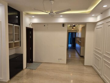 Room in 3 BHK Apartment at Godrej Oasis, Sector 88a – for Rent