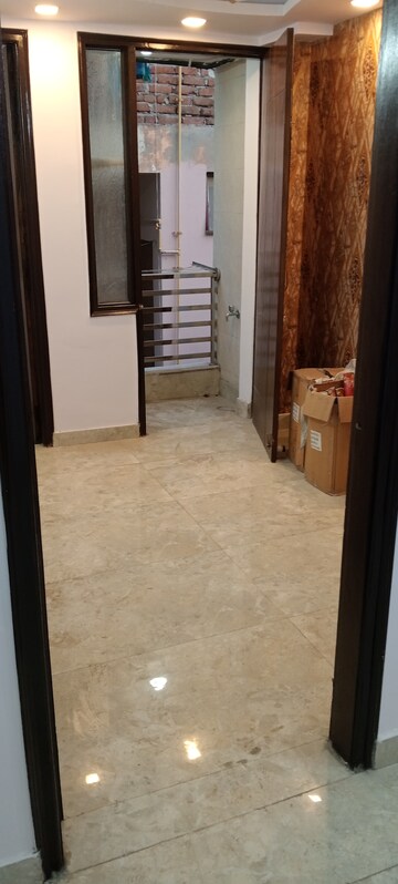 Room in 1 BHK Builder Floor at Govindpuri – for Rent