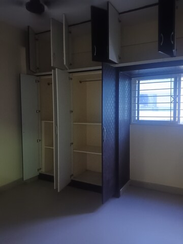 Room in 2 BHK Apartment at Manikonda – for Rent