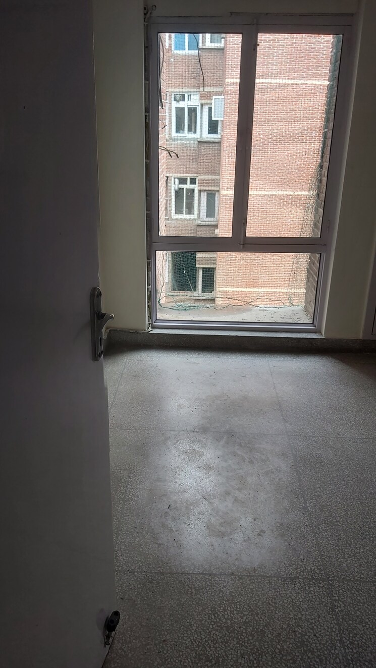 Room, mayur vihar 3.5 Bedroom 1450 Sq.Ft. Apartment In Mayur Vihar Delhi 8429409