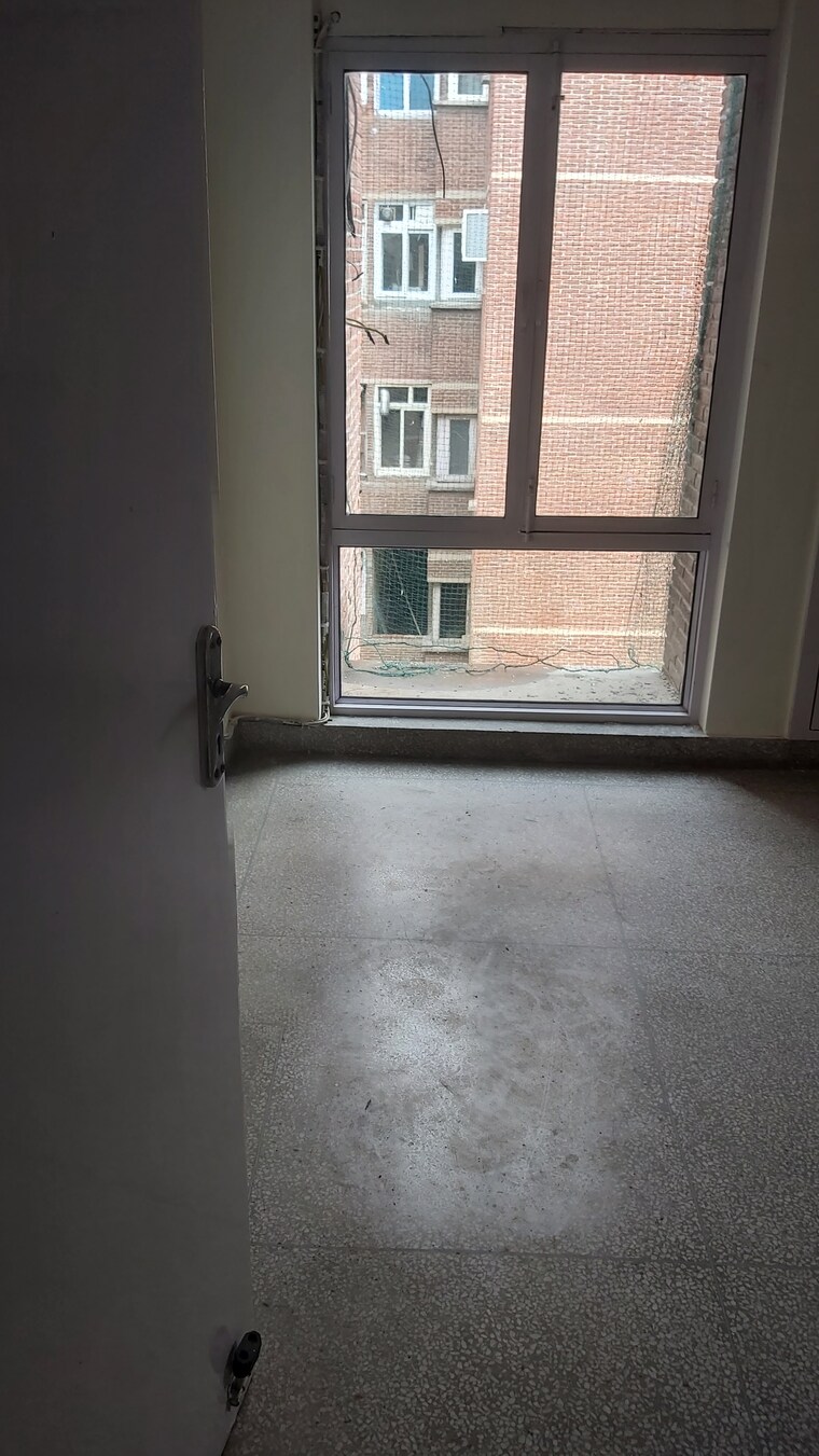 Room, mayur vihar 3.5 Bedroom 1450 Sq.Ft. Apartment In Mayur Vihar Delhi 8429409