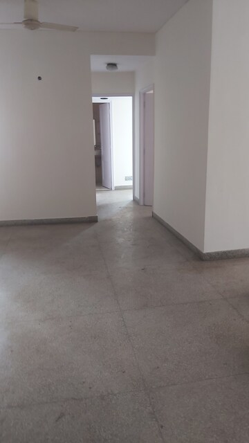 Room in 3.5 BHK Apartment at Mayur Vihar – for Sale