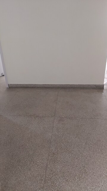 Room in 3.5 BHK Apartment at Mayur Vihar – for Sale