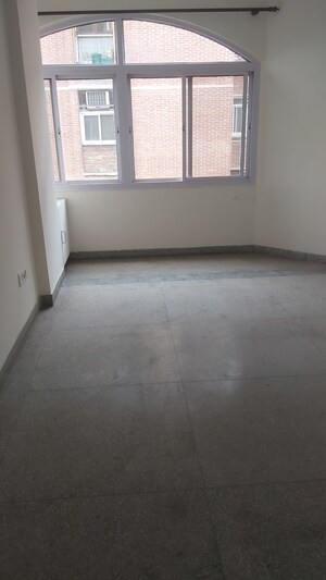 Room in 3.5 BHK Apartment at Mayur Vihar – for Sale