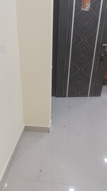 Furnished Amenities in 2.5 BHK Builder Floor at Mayur Vihar – for Rent