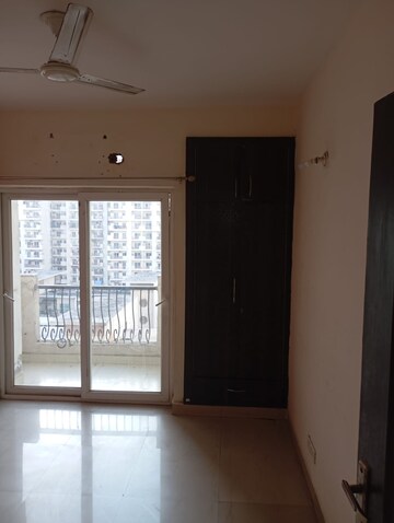Room in 3 BHK Apartment at Nimbus The Hyde park, Sector 78 – for Rent