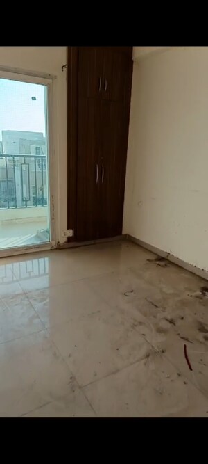 Room in 2 BHK Apartment at Windsor Paradise 2, Raj Nagar Extension – for Sale
