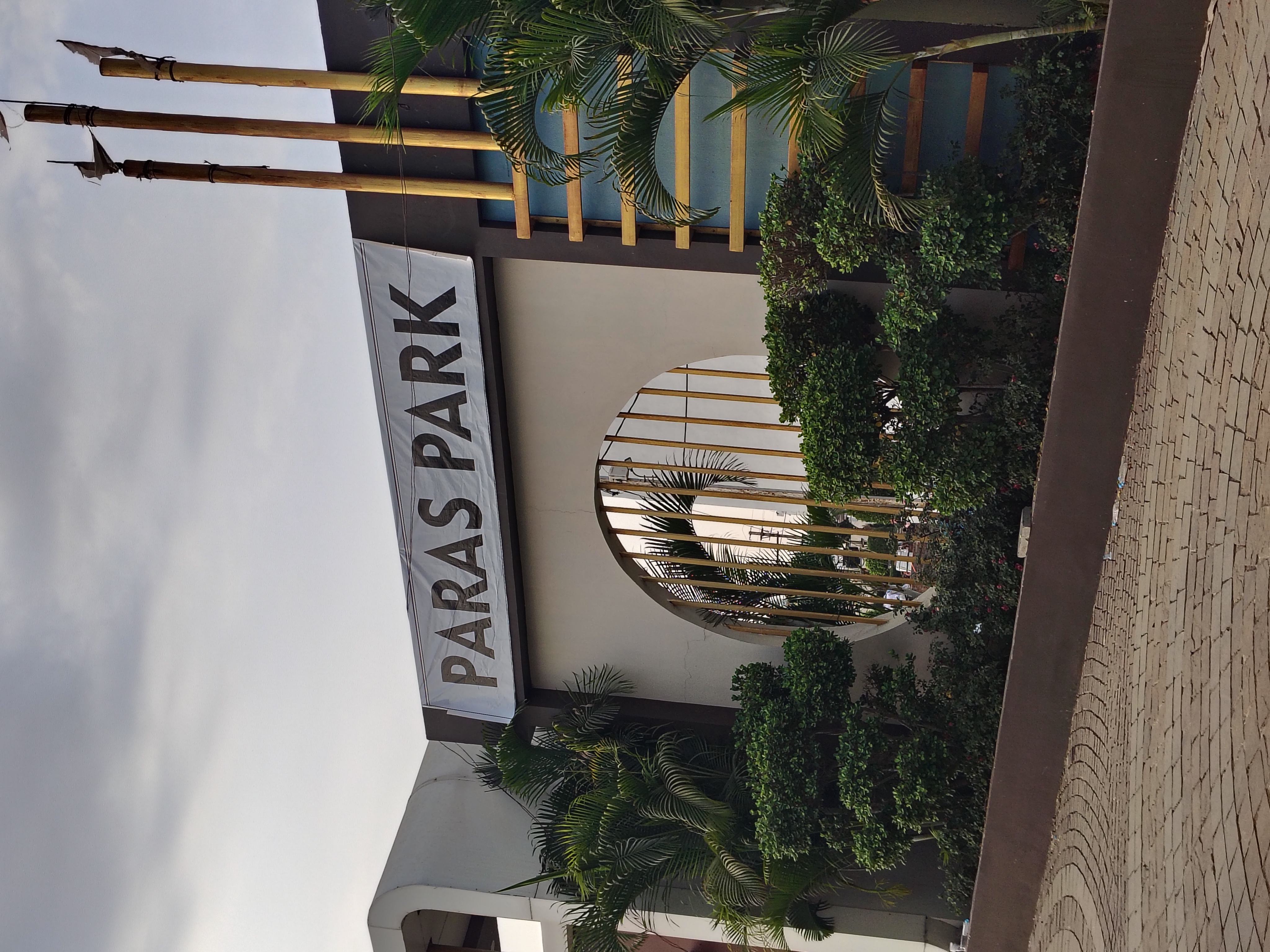 Plot For Sale in Paras Park