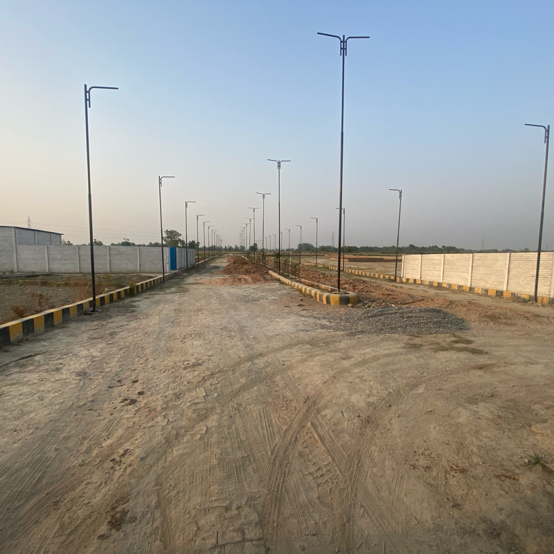 Plot For Sale in Lake View