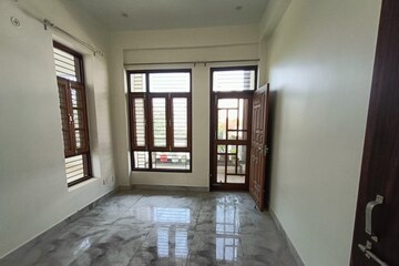 Room in 2 BHK Independent House at Gomti Nagar – for Rent