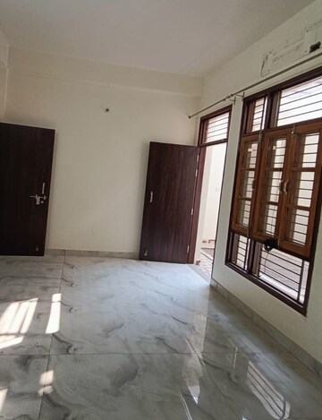 Room in 2 BHK Independent House at Gomti Nagar – for Rent