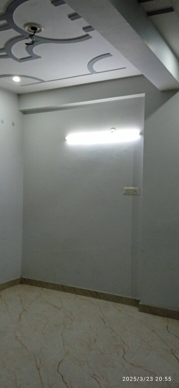 Room in 2 BHK Builder Floor at Dwarka Mor – for Rent