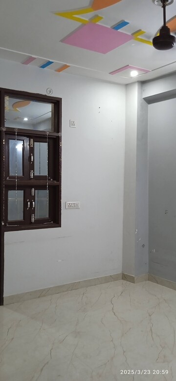 Room in 2 BHK Builder Floor at Dwarka Mor – for Rent