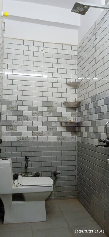 Attached Bathroom in 2 BHK Builder Floor at Dwarka Mor – for Rent