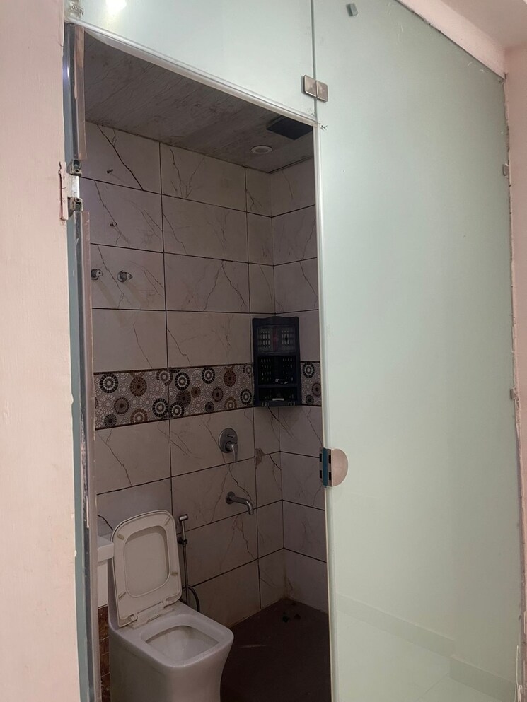 Bathroom, housing-board-colony-sector-7 3 Bedroom 1450 Sq.Ft. Builder Floor In Sector 7 Gurgaon 8429567