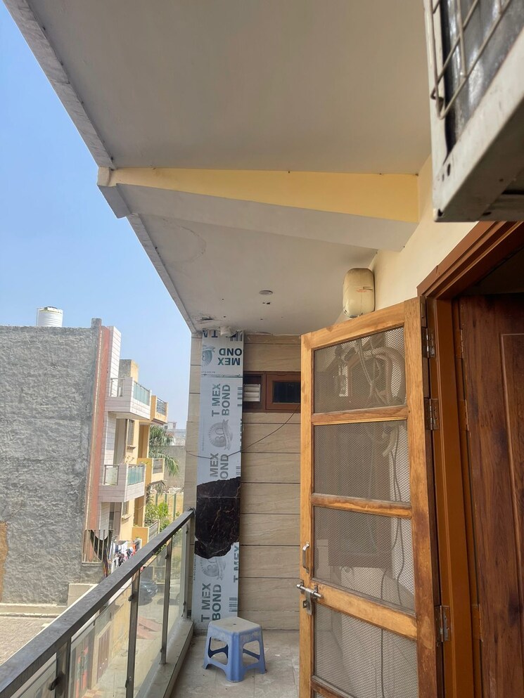 Balcony, housing-board-colony-sector-7 3 Bedroom 1450 Sq.Ft. Builder Floor In Sector 7 Gurgaon 8429567