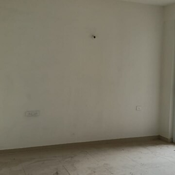 Room in 4 BHK Apartment at Ambika Florence Park, Mullanpur – for Sale