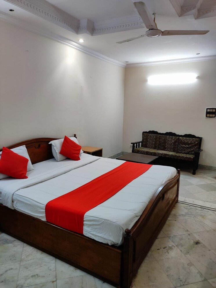 Bedroom, greater kailash i 3 Bedroom 250 Sq.Yd. Builder Floor In Greater Kailash I Delhi 8429626