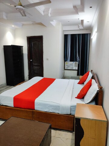 Master Bedroom in 3 BHK Builder Floor at Greater Kailash I – for Rent