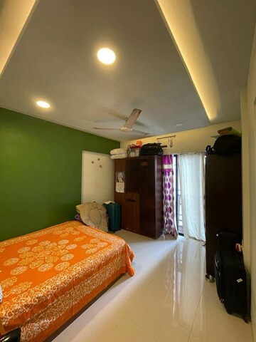 Bedroom in 3 BHK Apartment at Hubtown Hill Crest, Andheri East – for Rent