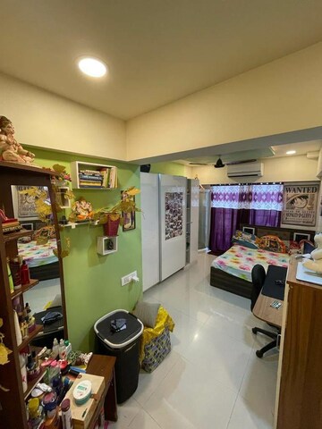 Master Bedroom in 3 BHK Apartment at Hubtown Hill Crest, Andheri East – for Rent