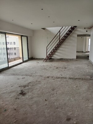 Parking in 5 BHK Penthouse at Mirchandani Triton, Santacruz West – for Sale