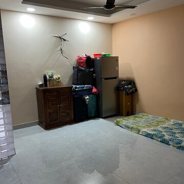 Room in 2 BHK Builder Floor at Sector 52 – for Rent