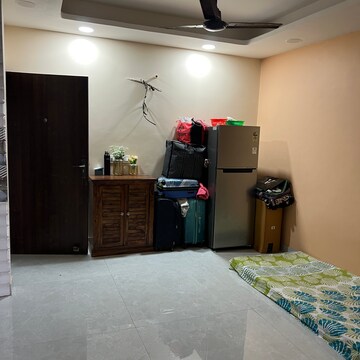 Room in 2 BHK Builder Floor at Sector 52 – for Rent