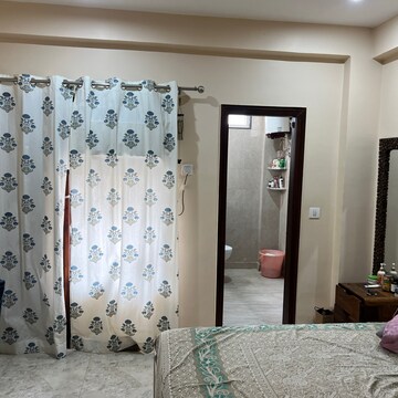 Bedroom in 2 BHK Builder Floor at Sector 52 – for Rent