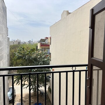 Balcony in 2 BHK Builder Floor at Sector 52 – for Rent