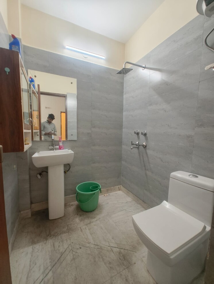 Bathroom, saket 2 Bedroom 800 Sq.Ft. Builder Floor In Saket Delhi 8429848