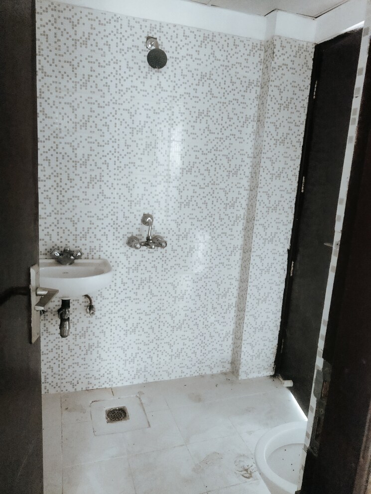 Bathroom, bptp-park-elite-floor-ii 3 Bedroom 1620 Sq.Ft. Apartment In Sector 75 Faridabad 8429870