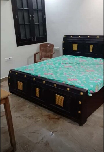 Bedroom in 1 BHK Apartment at Aliganj – for Rent