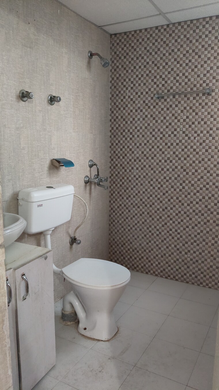 Bathroom, signature-global-solera-2 2 Bedroom 577 Sq.Ft. Apartment In Sector 107 Gurgaon 8430054