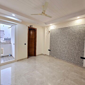 Room in 3 BHK Builder Floor at Ansal API Esencia, Sector 67 – for Sale