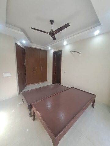 Room in 2 BHK Builder Floor at Hauz Khas – for Rent