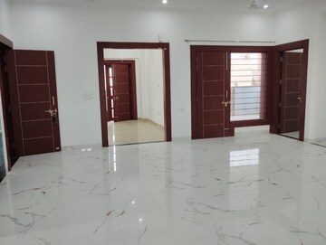 Room in 4 BHK Villa at Ansal Sushant Golf city, Sushant Golf City – for Rent