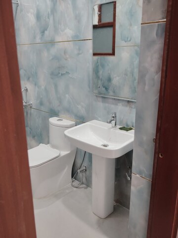 Bathroom in 4 BHK Villa at Ansal Sushant Golf city, Sushant Golf City – for Rent