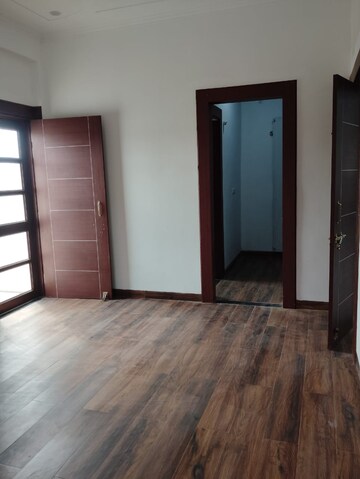 Room in 4 BHK Villa at Ansal Sushant Golf city, Sushant Golf City – for Rent