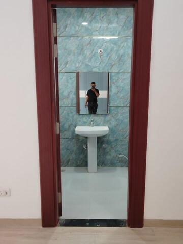 Bathroom in 4 BHK Villa at Ansal Sushant Golf city, Sushant Golf City – for Rent