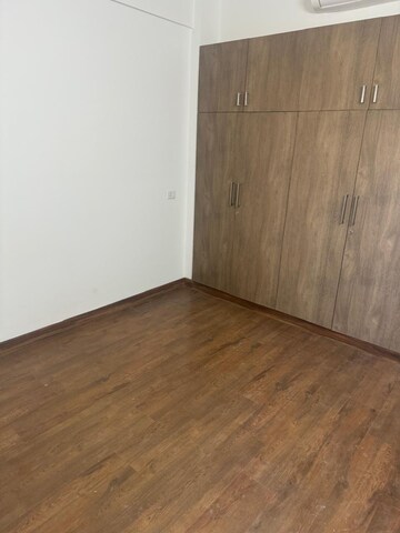 Room in 3 BHK Apartment at Puri Anand Villas Phase II, Sector 81 – for Rent