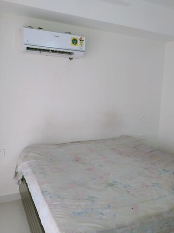 Room in 4 BHK Builder Floor at GHB Splande, Patiala Road – for Rent