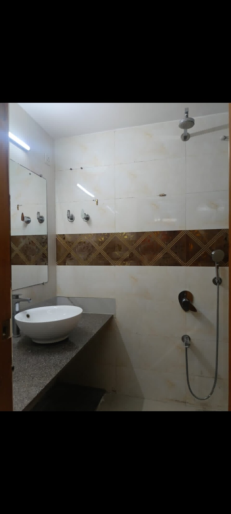 Bathroom, simandhar-parth-indraprasth-tower 3 Bedroom 1200 Sq.Ft. Apartment In Vastrapur Ahmedabad 8430217