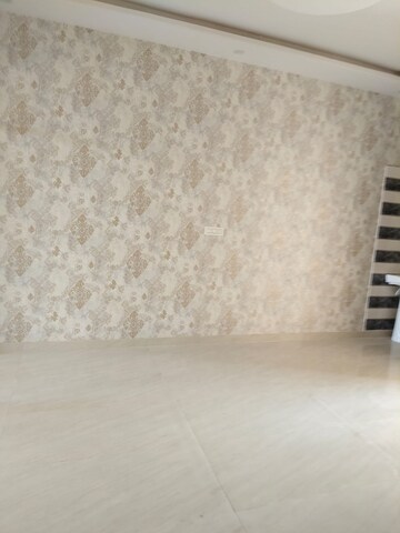 Room in 4 BHK Villa at Hathroi – for Sale