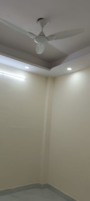 Room in 2 BHK Builder Floor at Krishna Nagar – for Sale