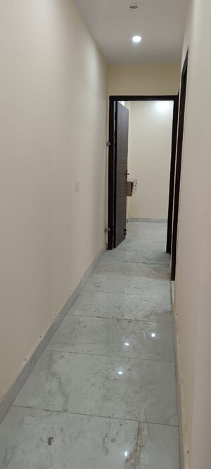 Building Lobby in 2 BHK Builder Floor at Krishna Nagar – for Sale