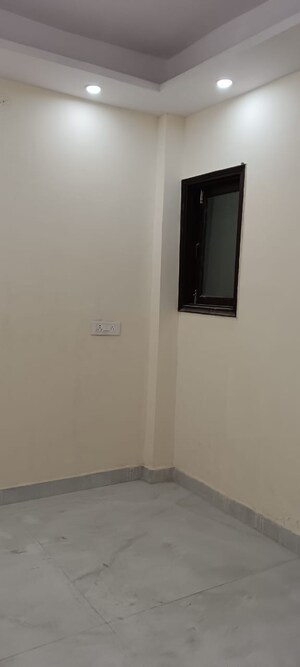 Room in 2 BHK Builder Floor at Krishna Nagar – for Sale