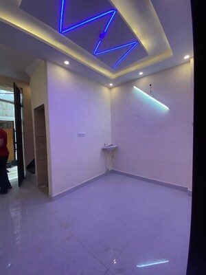 Room in 1 BHK Apartment at Igi Airport Area – for Sale