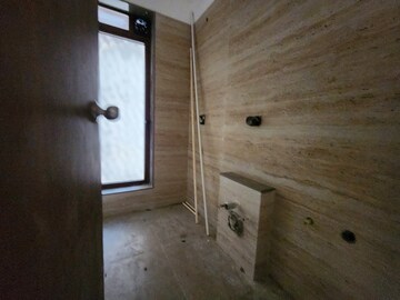 Attached Bathroom in 2.5 BHK Apartment at Chembur – for Rent