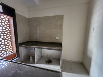 Furnished Amenities in 2.5 BHK Apartment at Chembur – for Rent